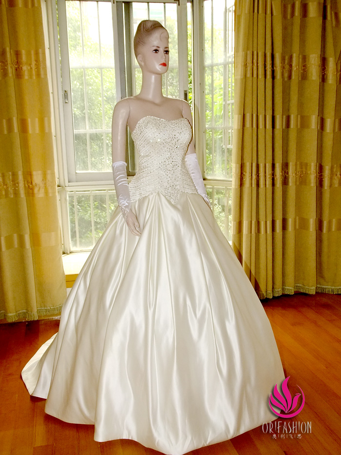 Hand-beaded Luxury Wedding Dress with Swarovski Crystals RC021